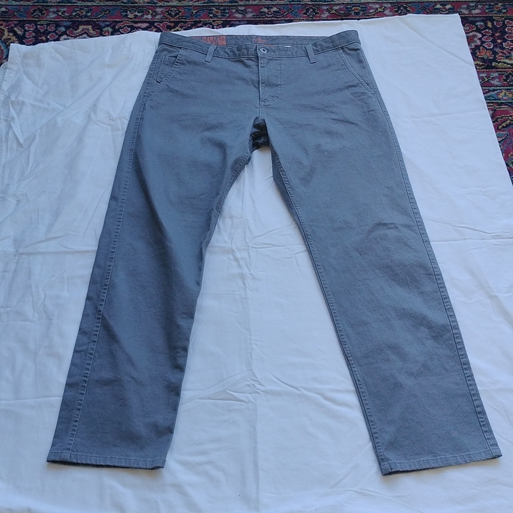 Docker's men's chinos 36x32